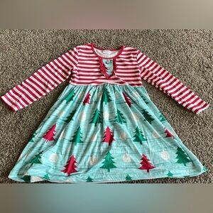 Christmas dresses size 7/8 ( boutique size 2XL). Like new condition